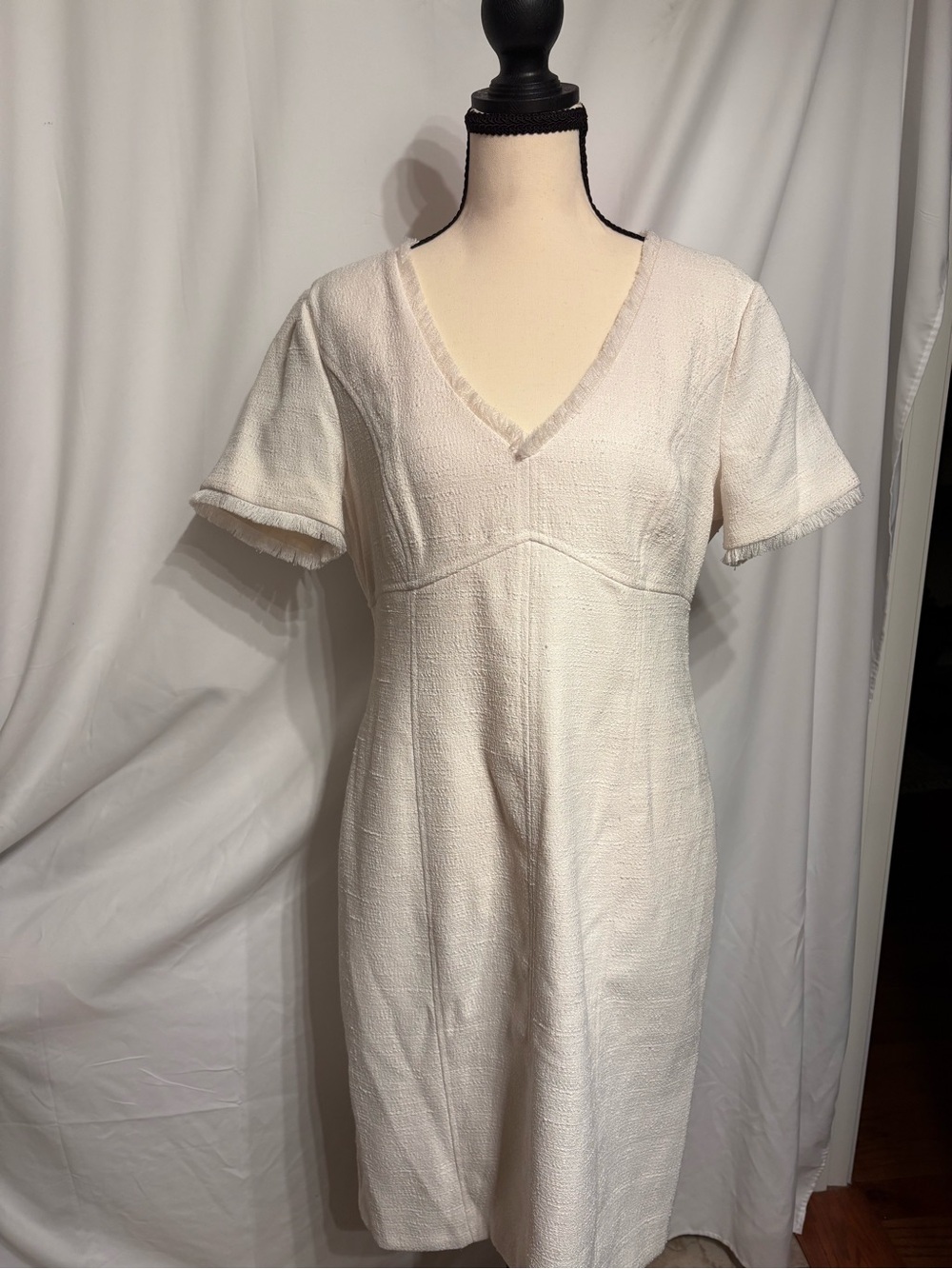 Andrew Marc Classic Cream V-Neck Midi Dress Size 10 Quiet Luxury